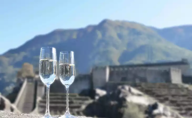 Champagne on the Great Wall