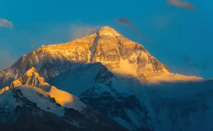 Watch the Sunrise over Mount Everest