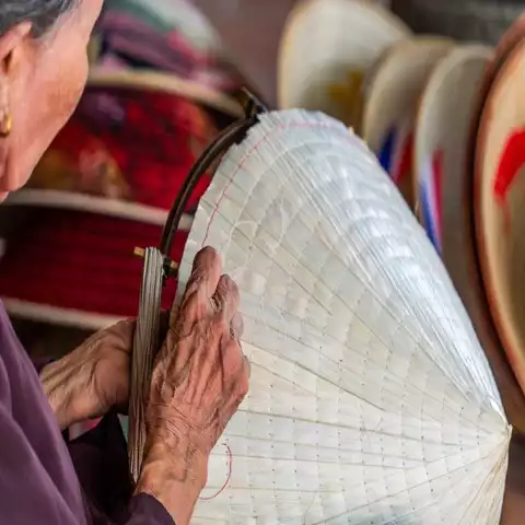 Learn About 'Non La' Conical Hat Making
