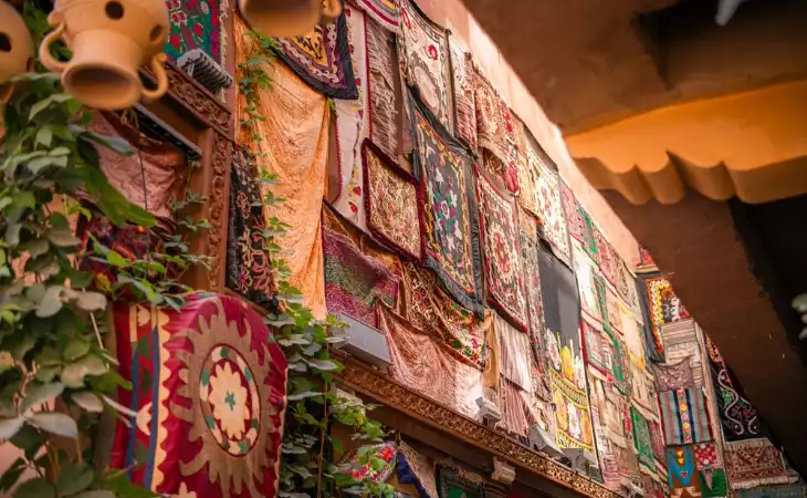 Discover Kashgar's traditional handicrafts