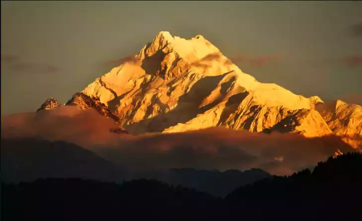 Christmas Dawn view of Mighty Kanchenjunga