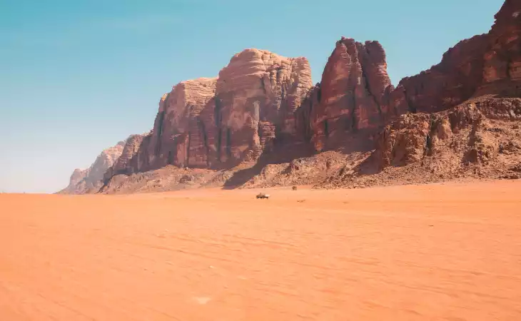 Admire the otherworldly landscapes of Wadi Rum