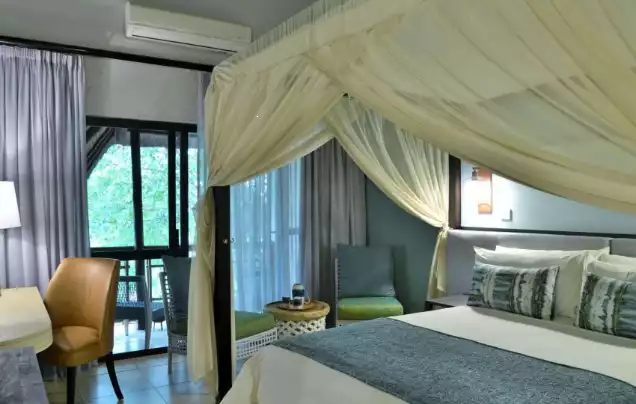 Cresta Mowana Safari Resort & Spa