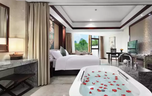 Yangshuo Riverside Resort Hotel 