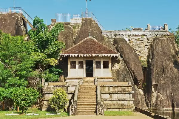 Day 2: Travel to Anuradhapura