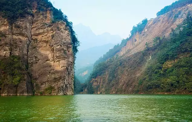 DAY 4-6: YANGTZE RIVER CRUISE