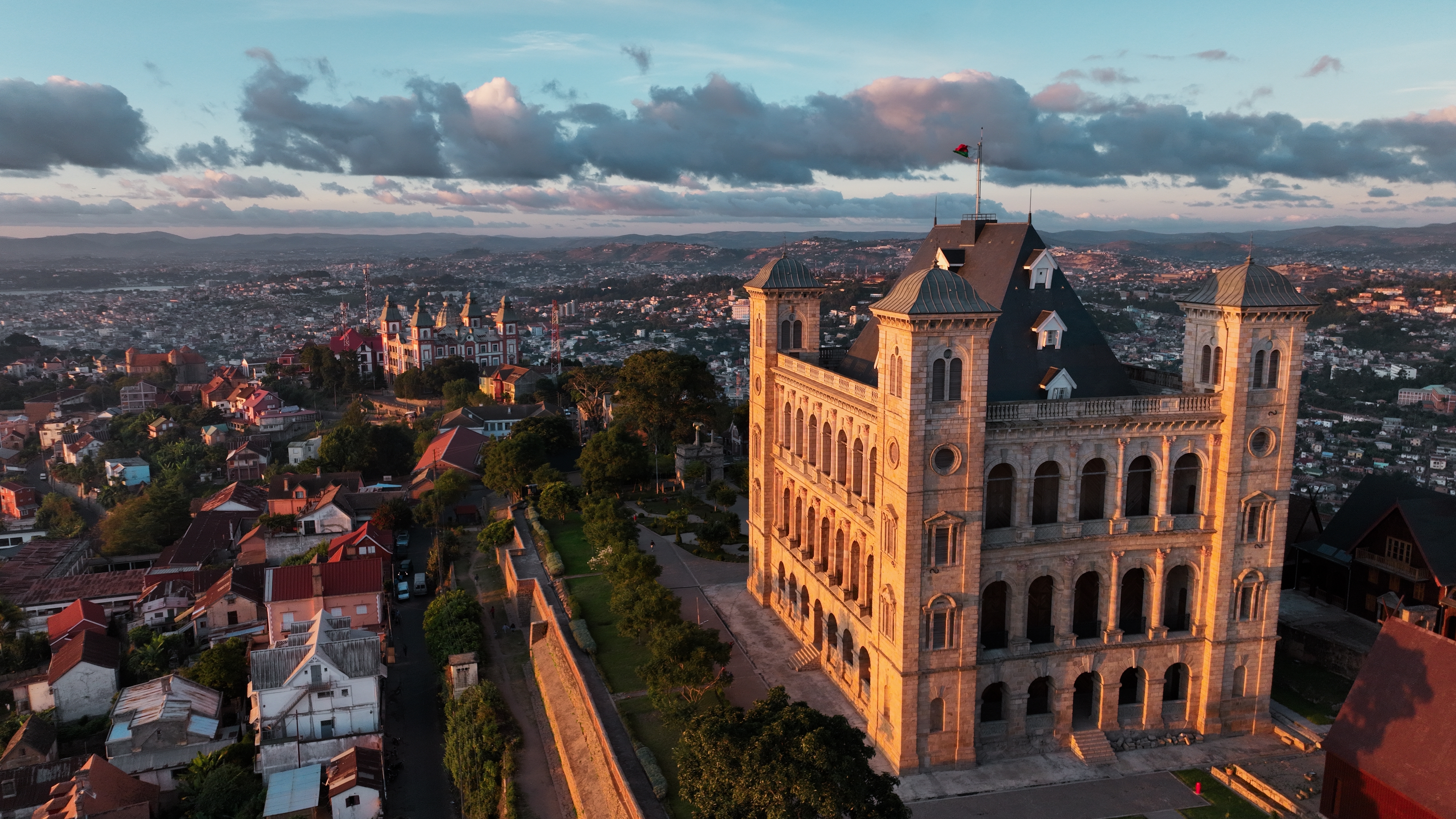 Days 19-21: Fly Antananarivo to Australia