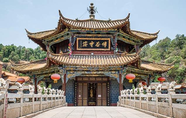 Days 1-2: Fly overnight to Kunming