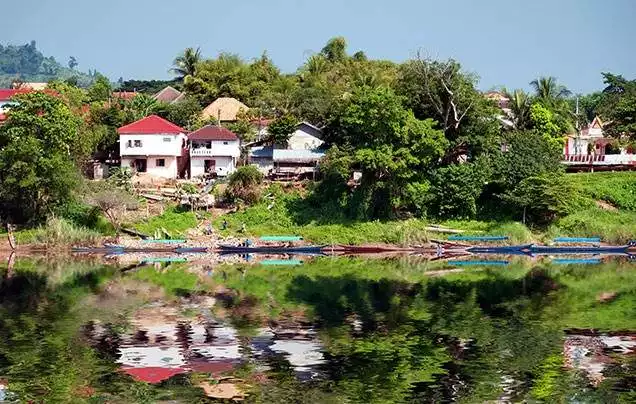 DAY 9: Cruise the Mekong